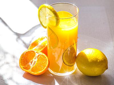 Orangensaft aus Zitronenpresse